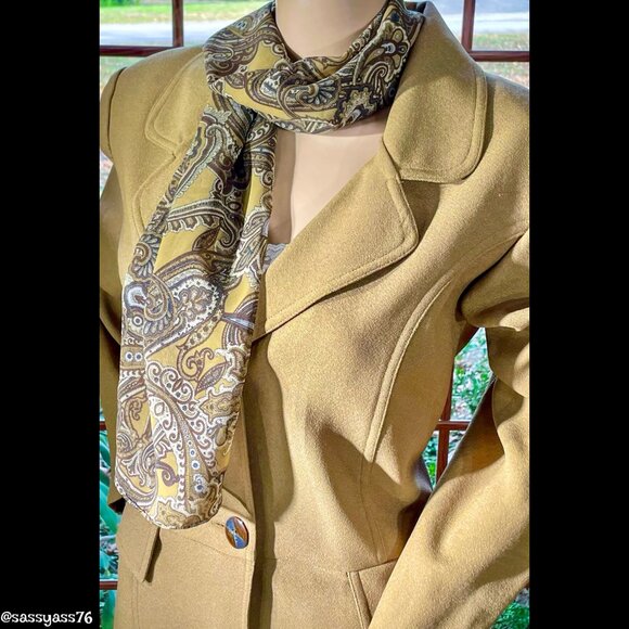 ⭐️HP⭐️VTG▪️JOHN ROBERTS▪️Tan Lightweight Tailored Coat Attached Paisley Scarf - Picture 2 of 6